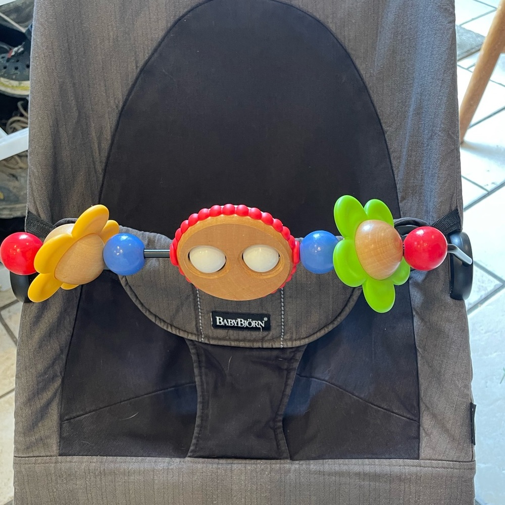 Babybjorn bouncer toy bar